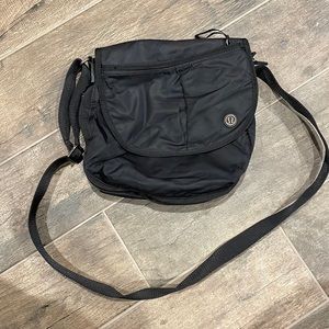 Lululemon cross bag